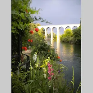 https://appartement-a-fontaine-de-vaucluse.fr-provencehotel.com